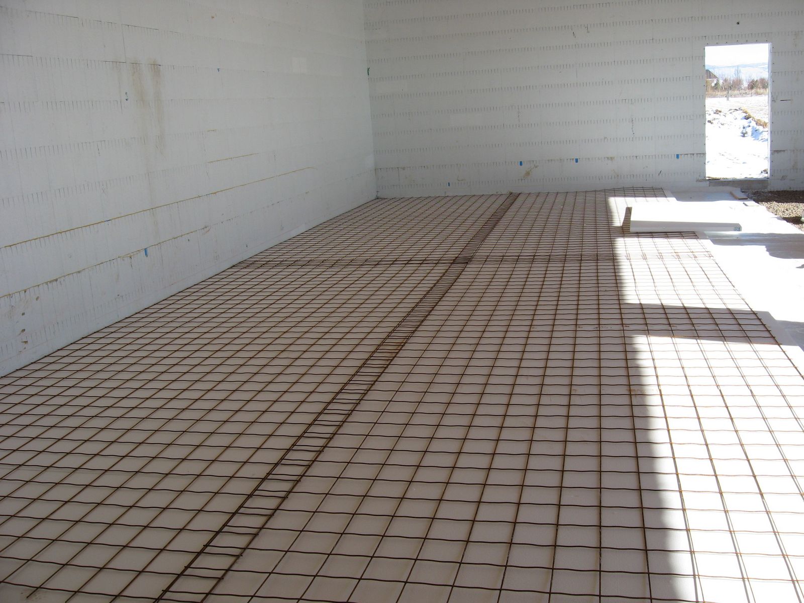 Interior insulated floor slab with radiant heat