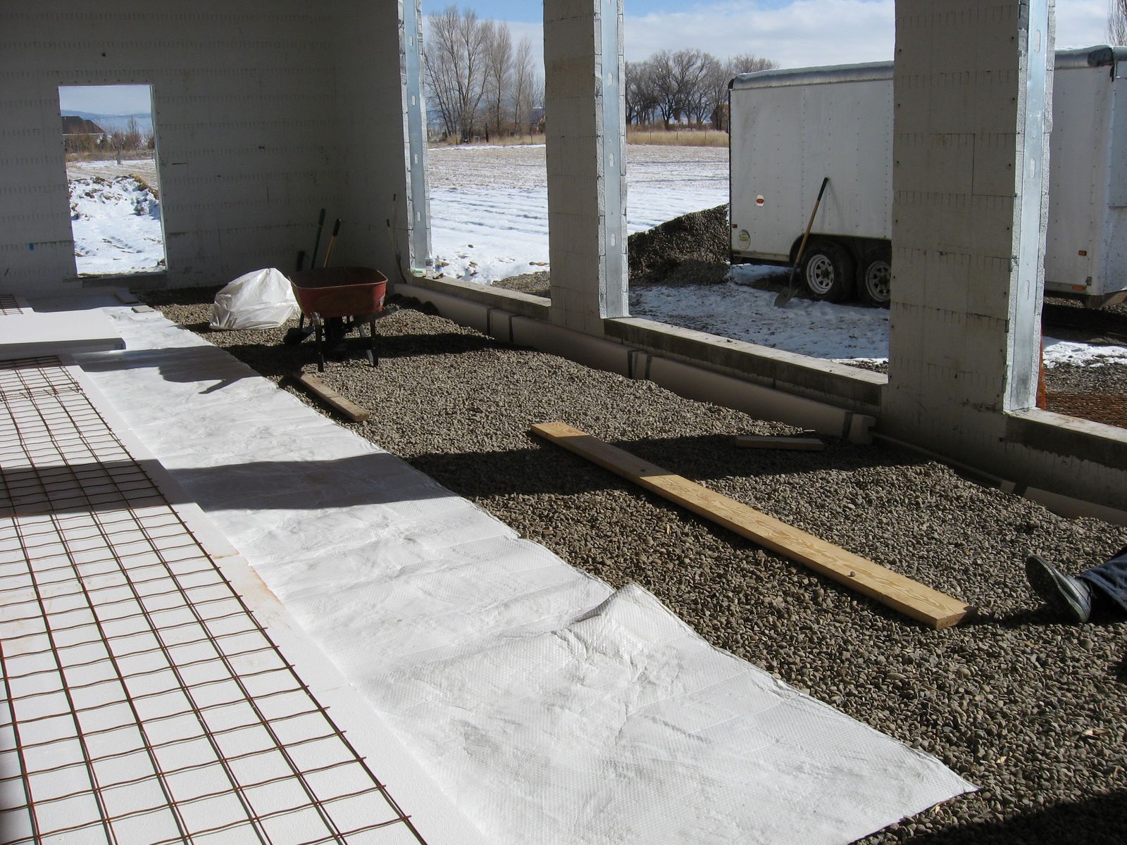 Interior insulated floor slab with radiant heat